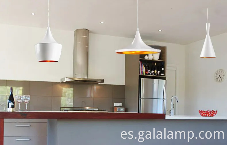 Candelera de colgante negro de estilo industrial para espacios para comedor